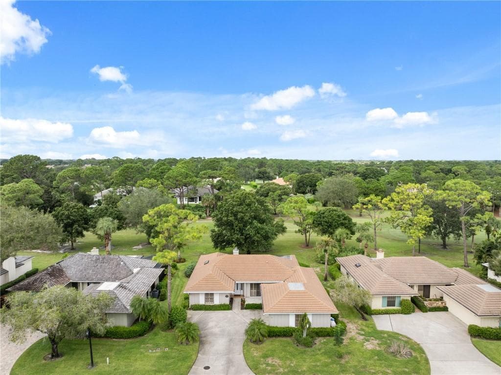 110 Prestwick Circle, Vero Beach, FL 32967 photo 2