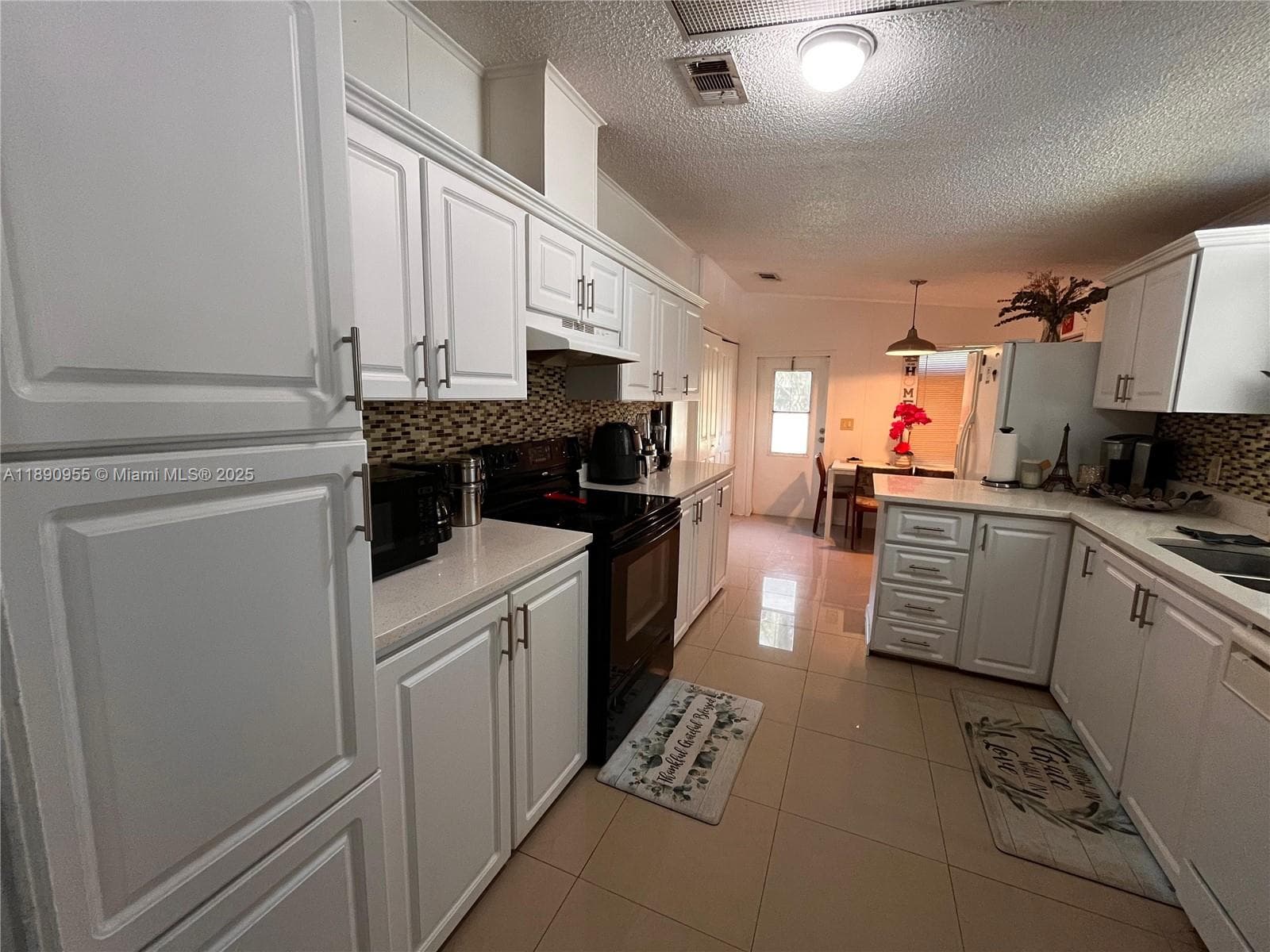 909 Sw 131 Way, Davie, FL 33325 photo 2