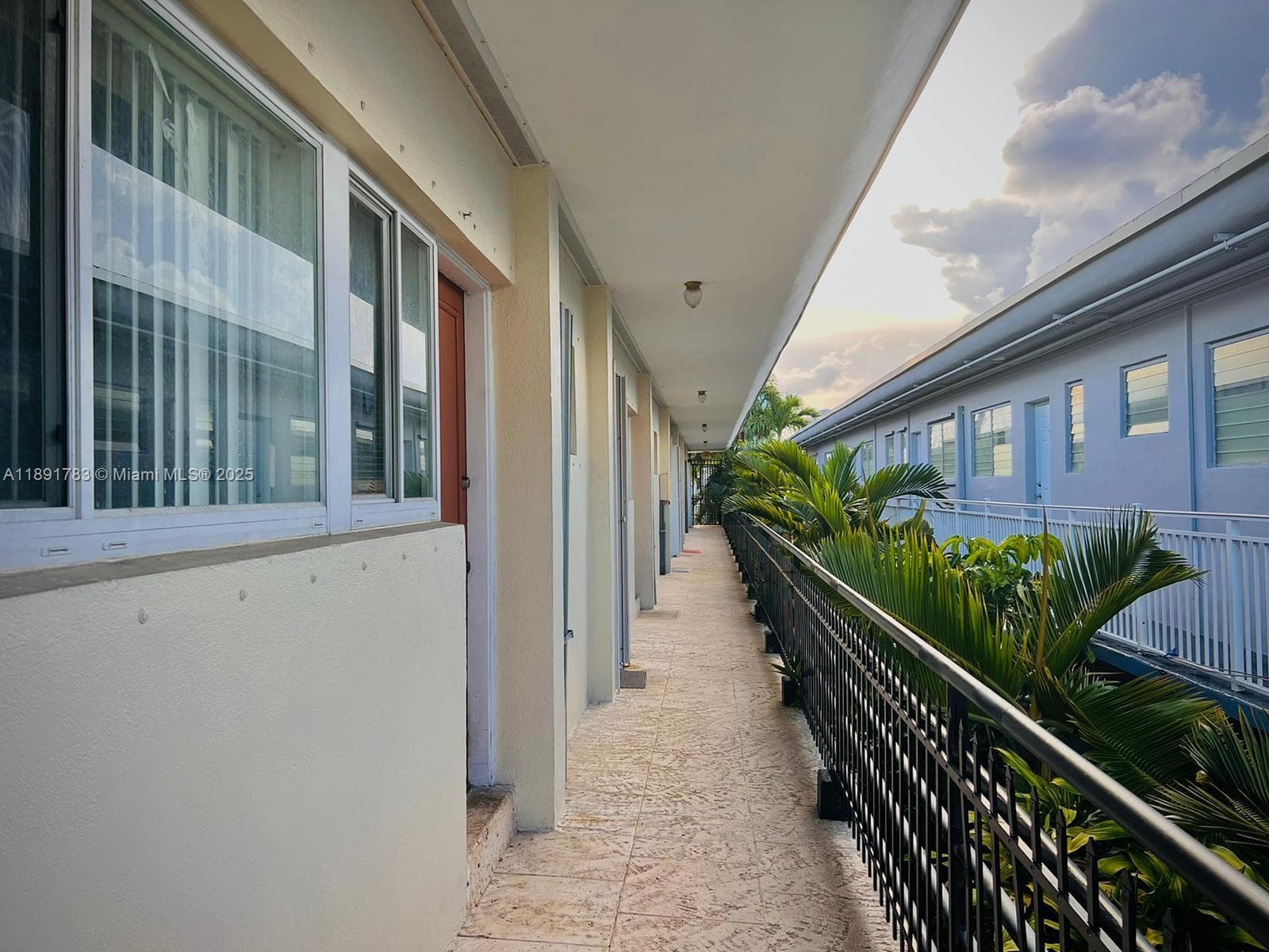 7435 Byron Ave, Miami Beach, FL 33141 photo 4