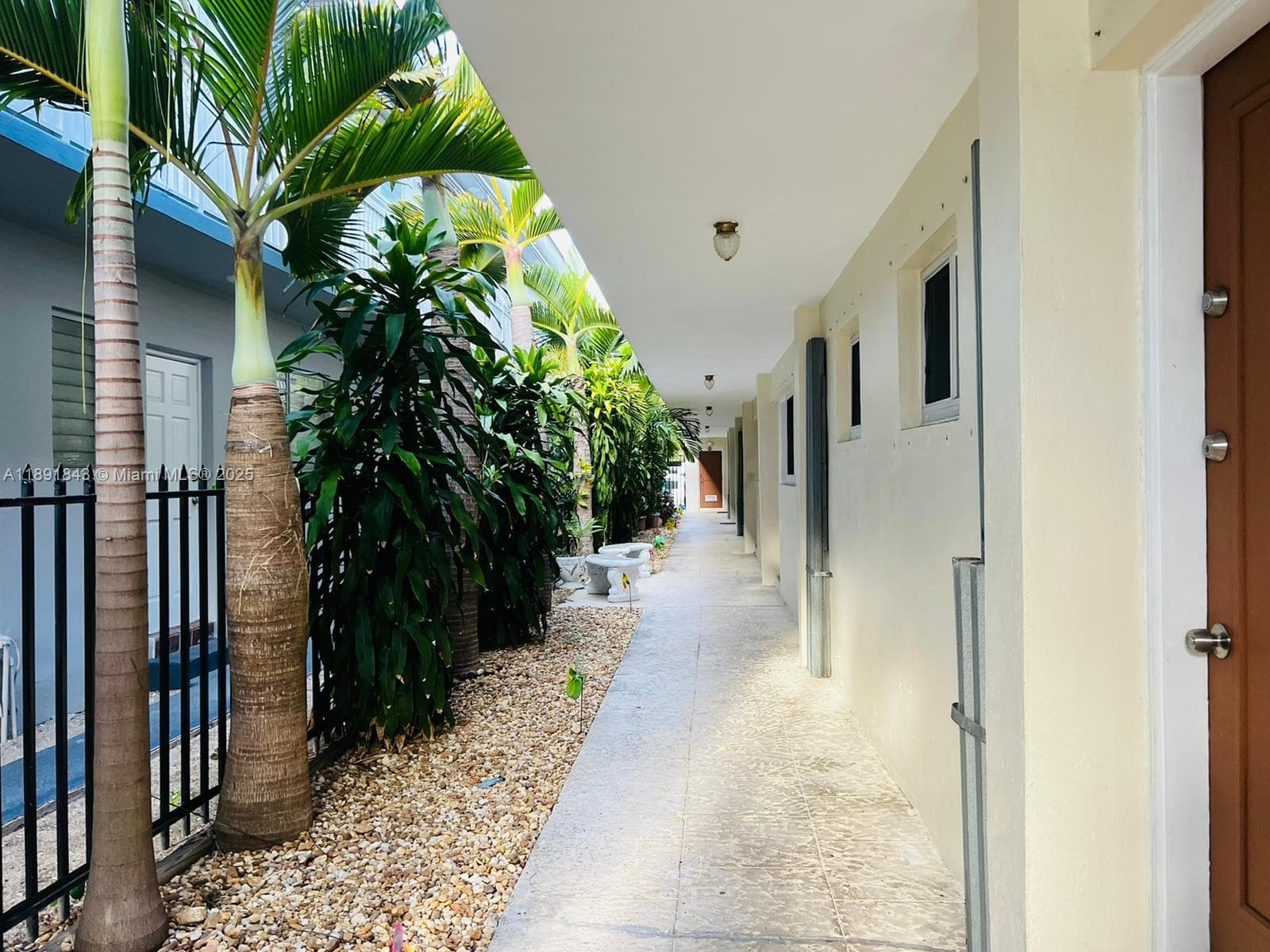 7435 Byron Ave, Miami Beach, FL 33141 photo 5