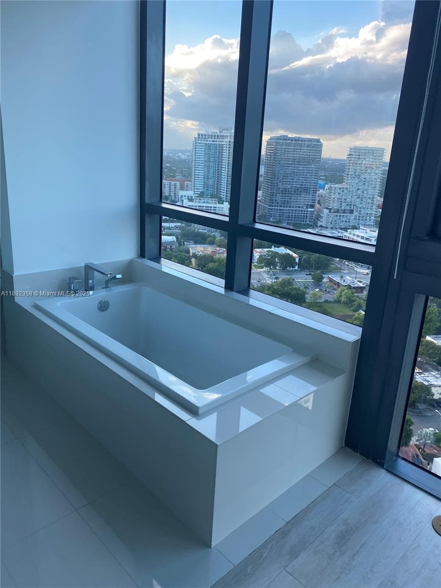 650 NE 32nd St # 3108, Miami, FL 33137 photo 4