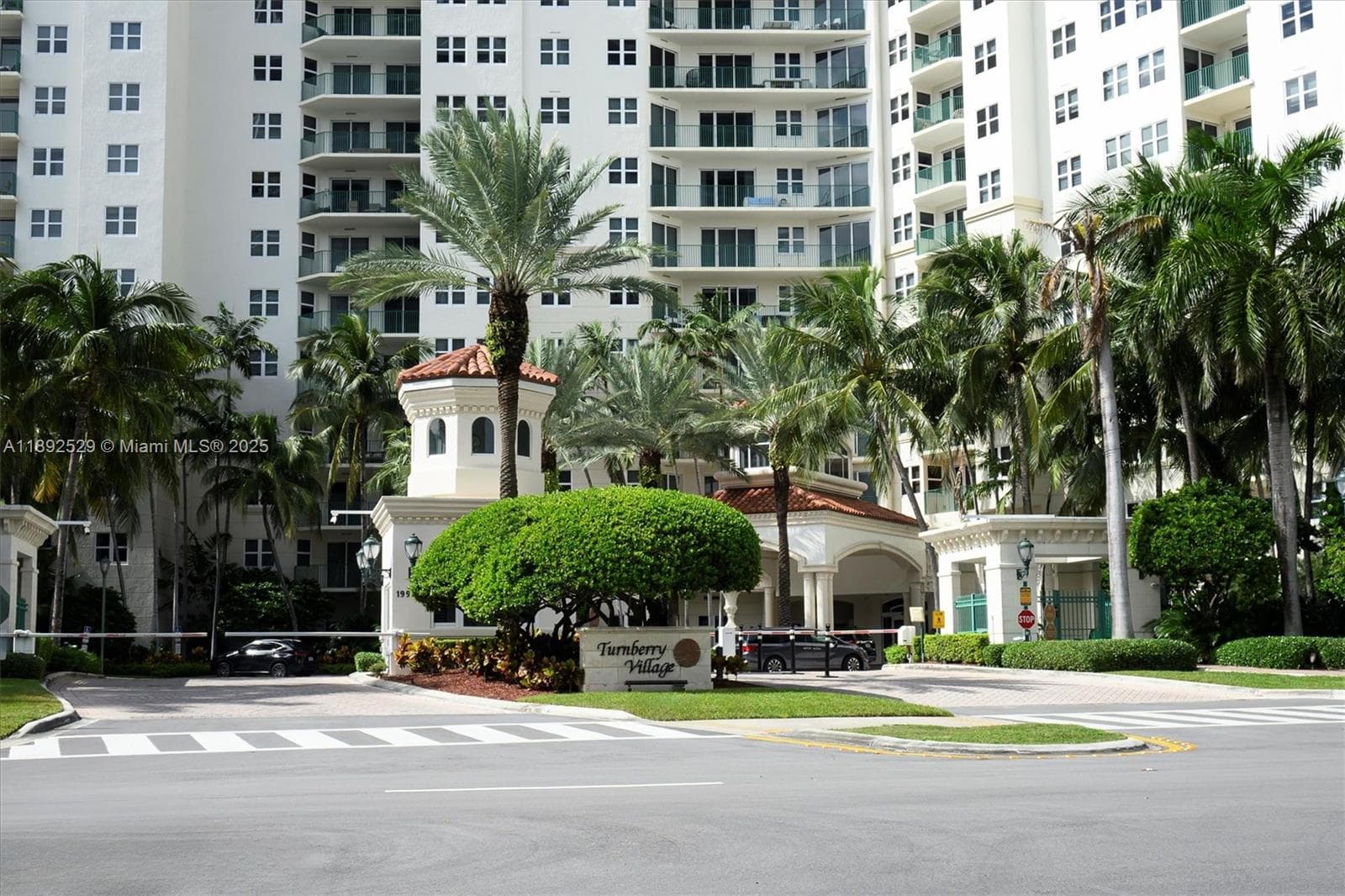20000 E Country Club Dr # PH01, Aventura, FL 33180 photo 3