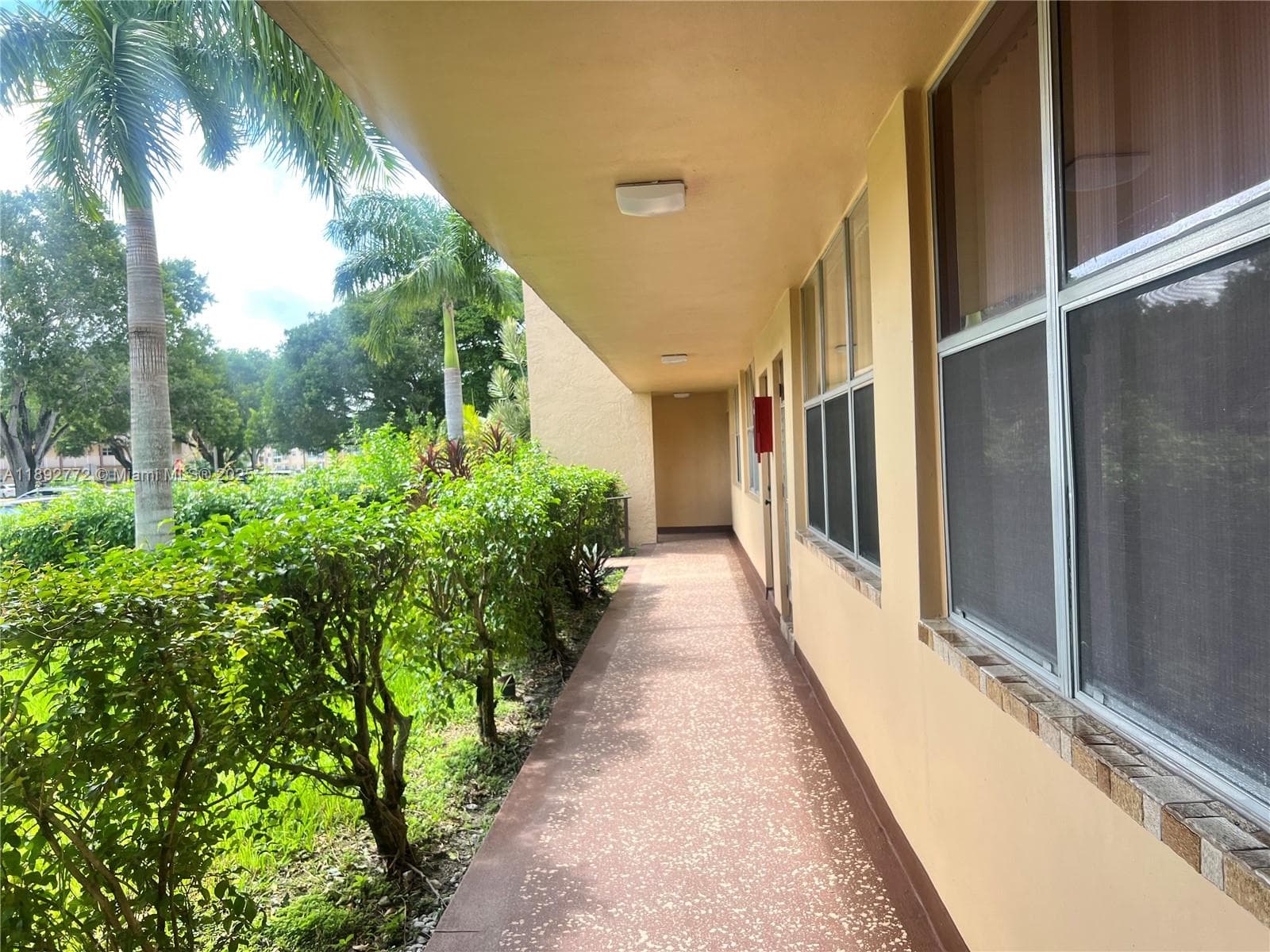 8851 Sunrise Lakes Blvd # 109, Sunrise, FL 33322 photo 2