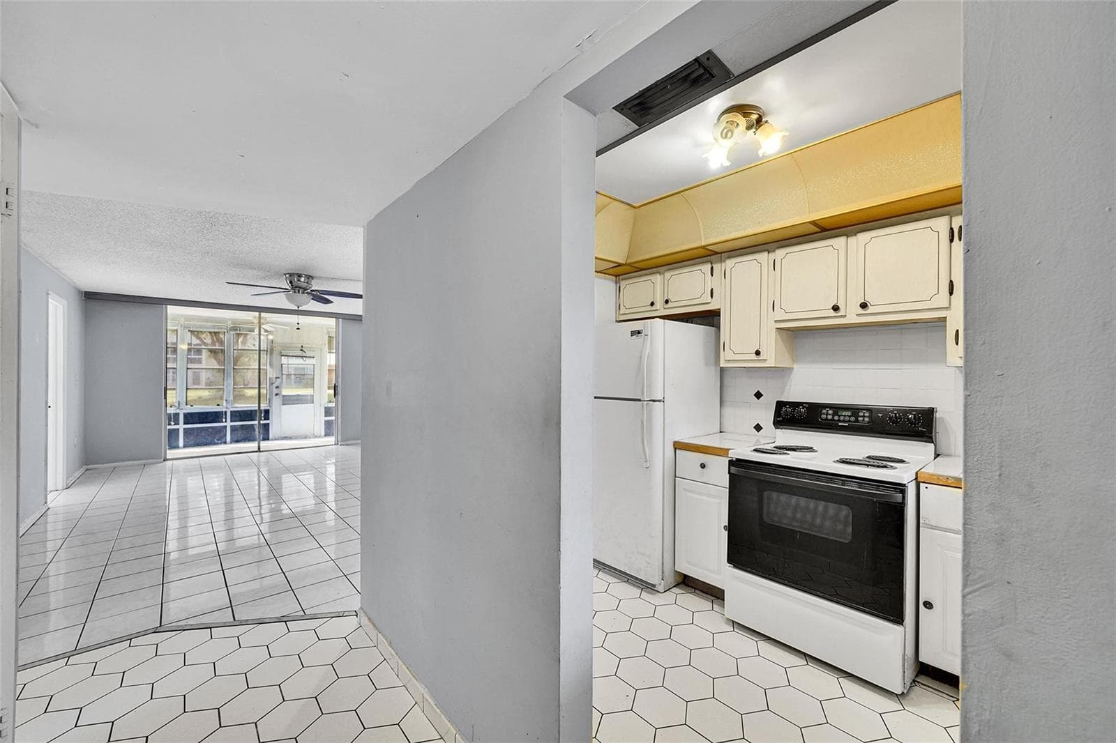 2901 Sunrise Lakes Drive # 101, Sunrise, FL 33322 photo 4