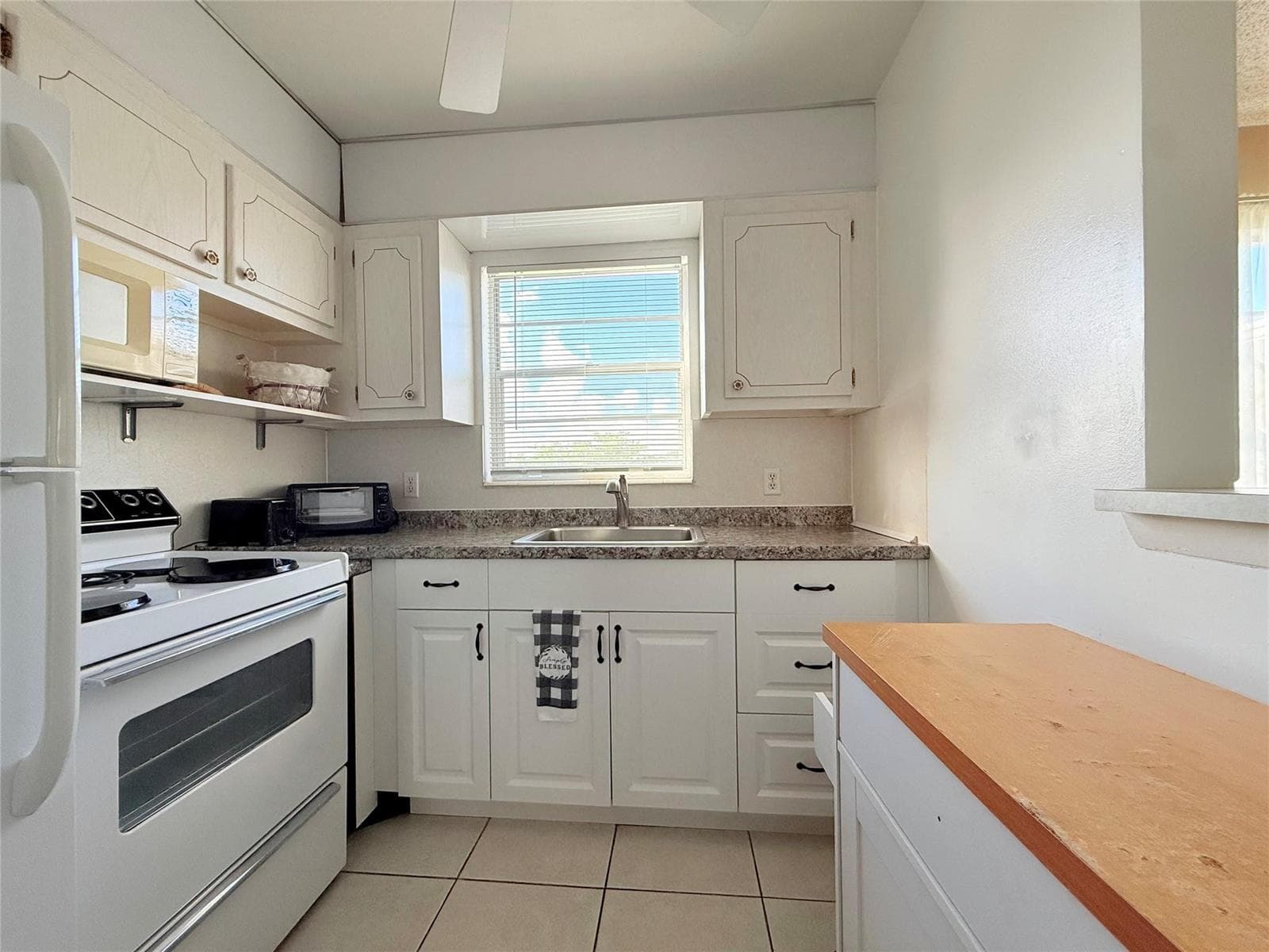 204 Oakridge M # 204, Deerfield Beach, FL 33442 photo 5
