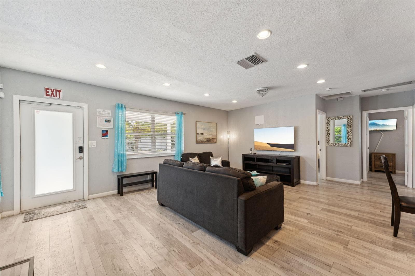 1631 N Andrews Square, Fort Lauderdale, FL 33311 photo 2