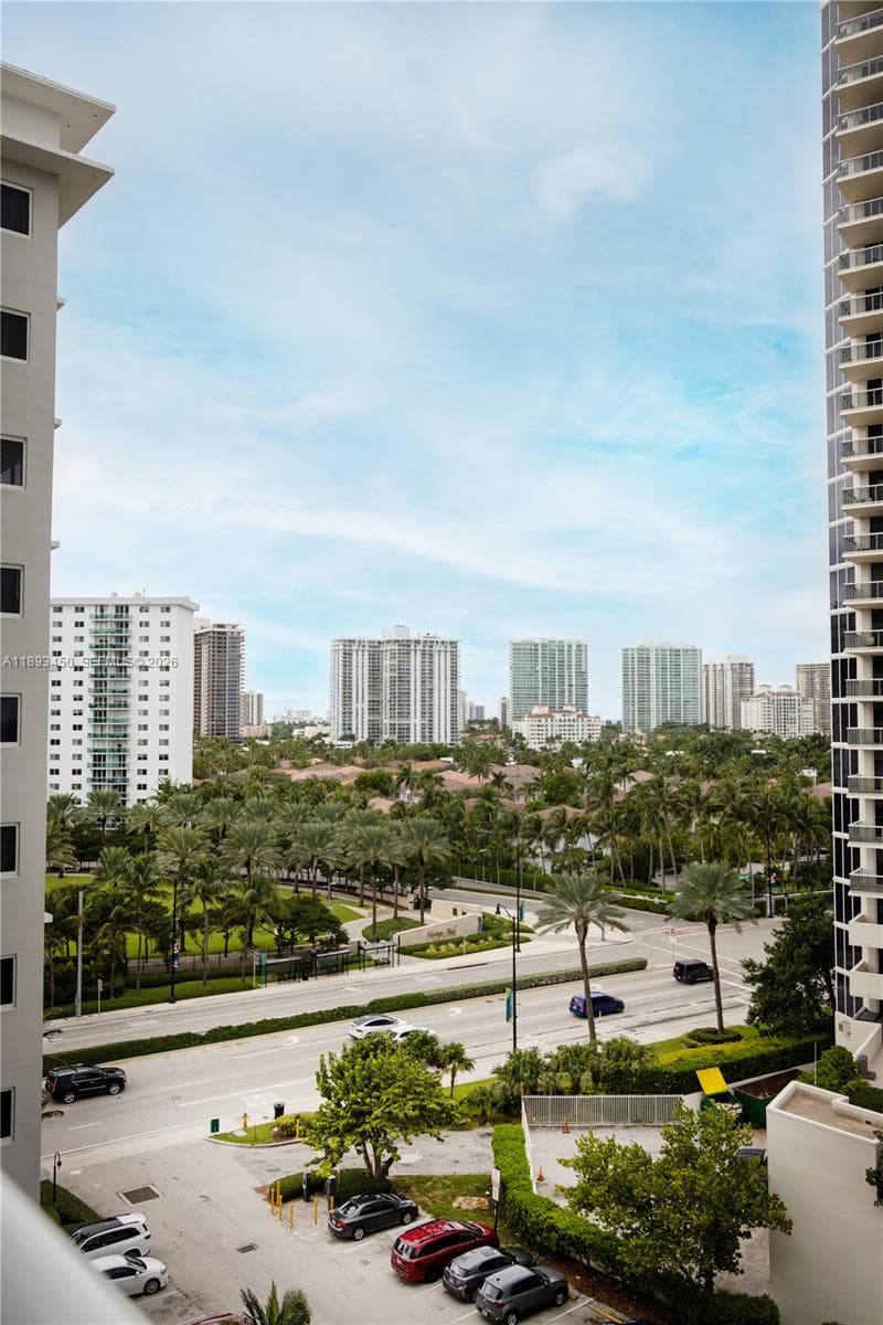 19201 Collins Ave # 720, Sunny Isles Beach, FL 33160 photo 4