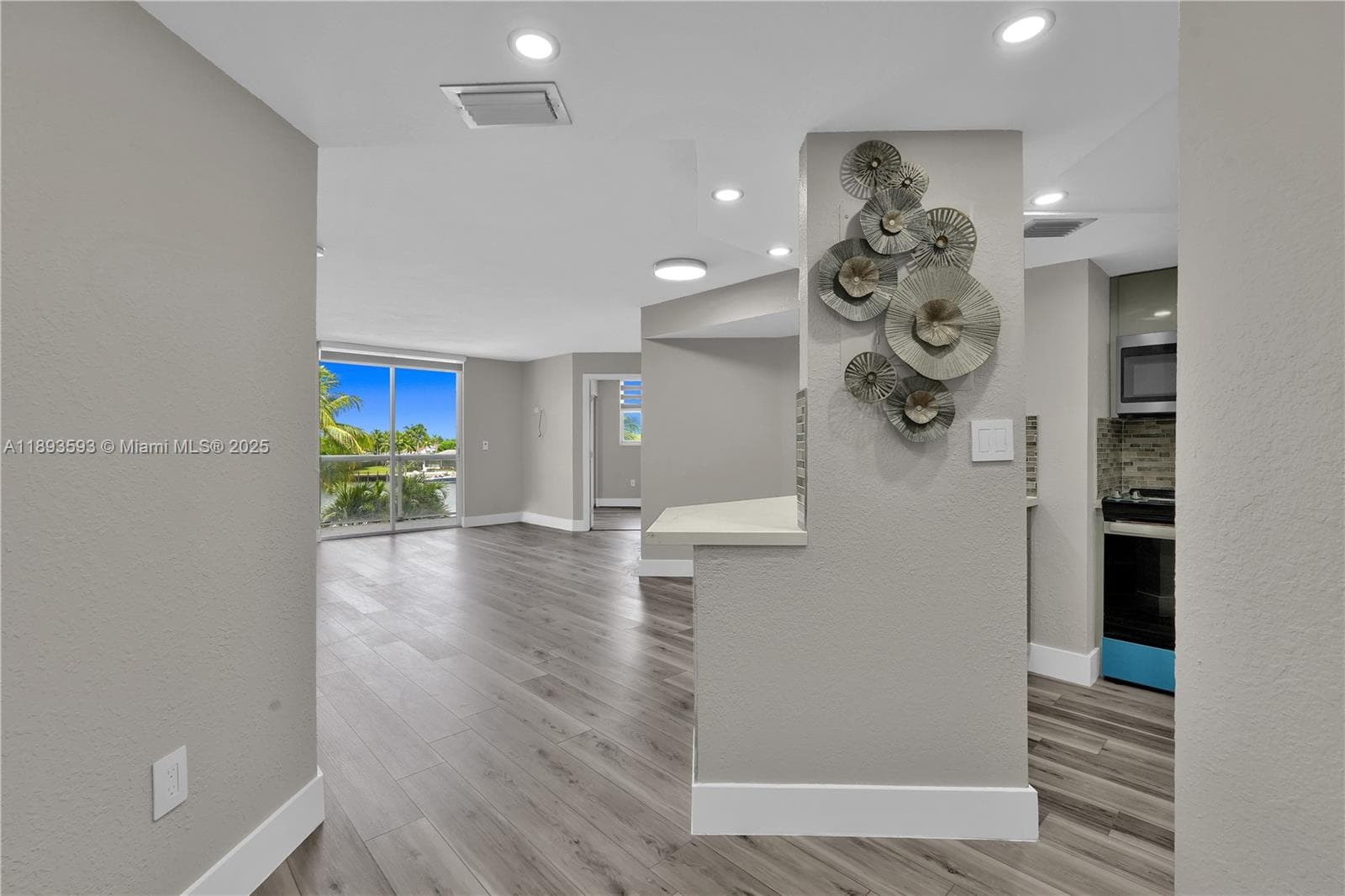 5880 Collins Ave # 403, Miami Beach, FL 33140