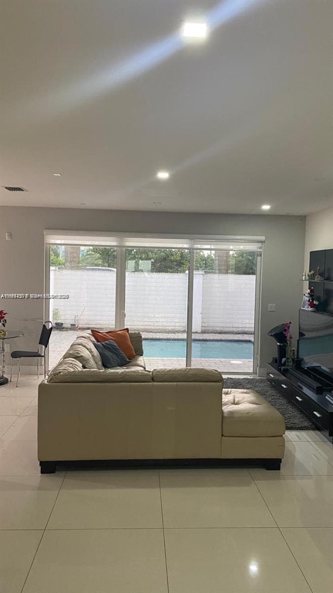 9880 NW 74th Ter, Doral, FL 33178 photo 4