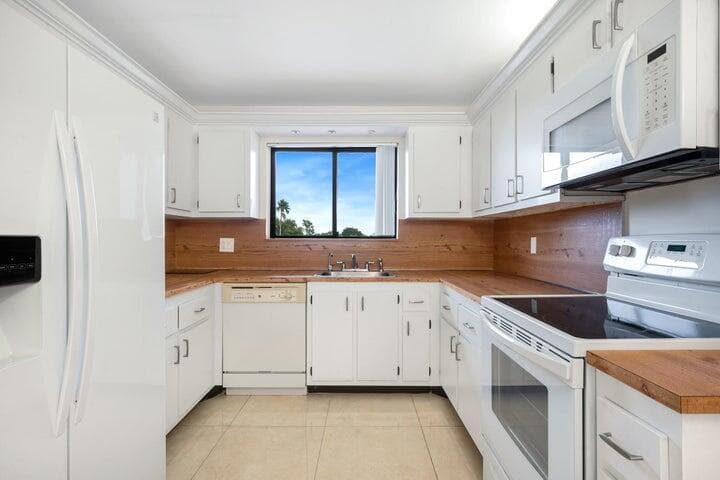 7770 Tahiti Lane # 405, Lake Worth, FL 33467 photo 2