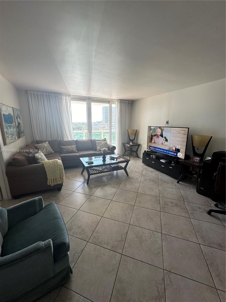 100 Bayview Dr # 601, Sunny Isles Beach, FL 33160 photo 2