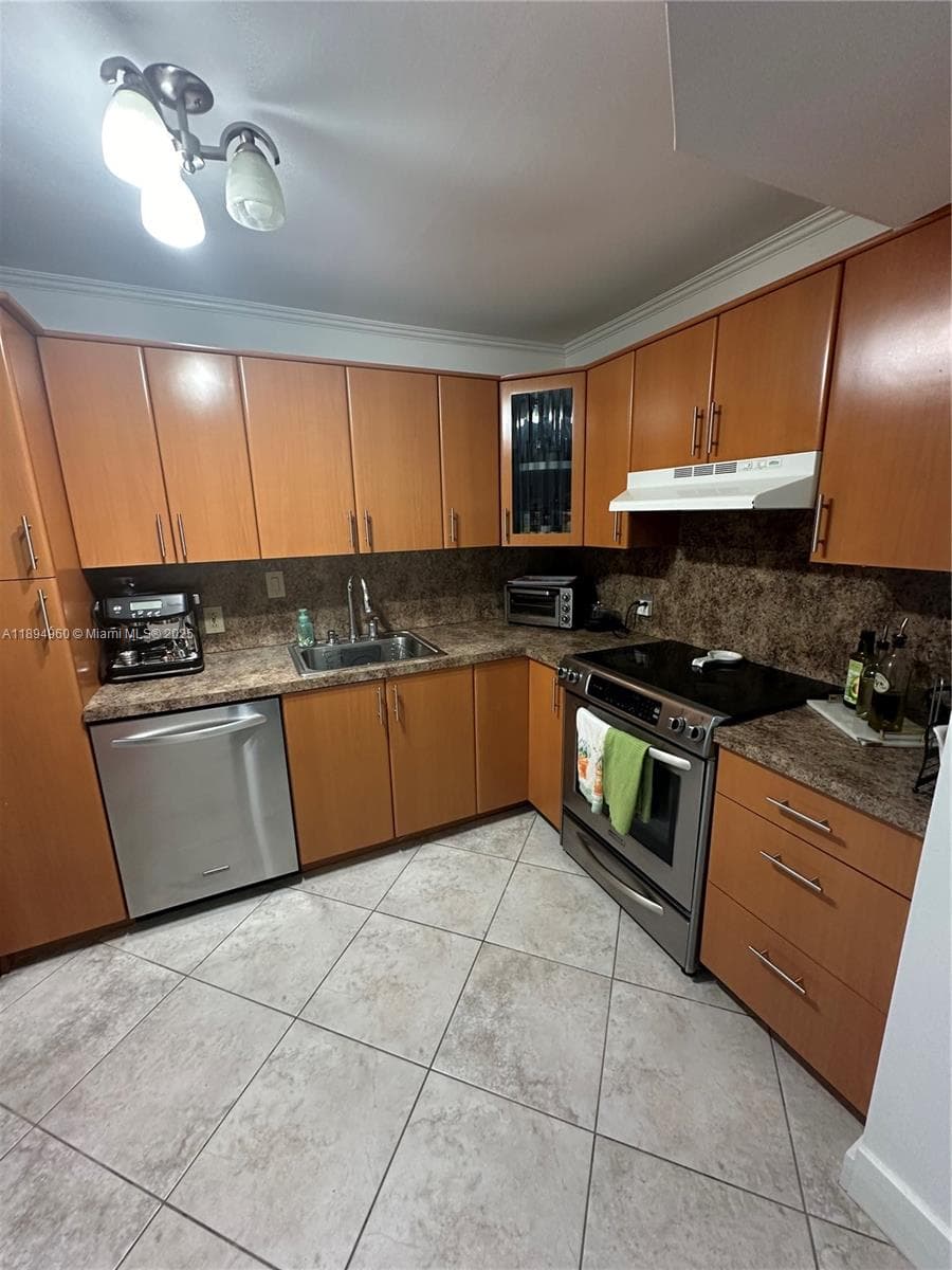 100 Bayview Dr # 601, Sunny Isles Beach, FL 33160 photo 5