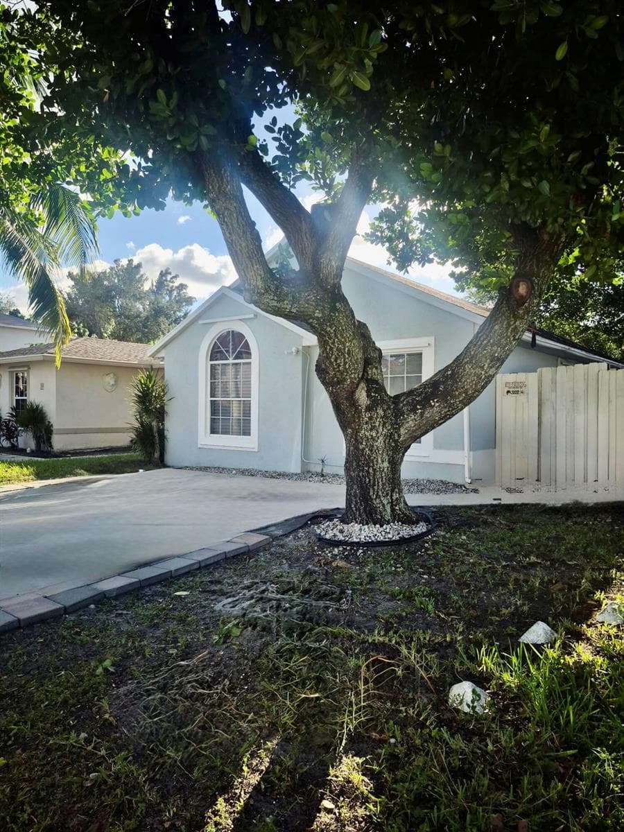 33 Plumage Lane, West Palm Beach, FL 33415 photo 2