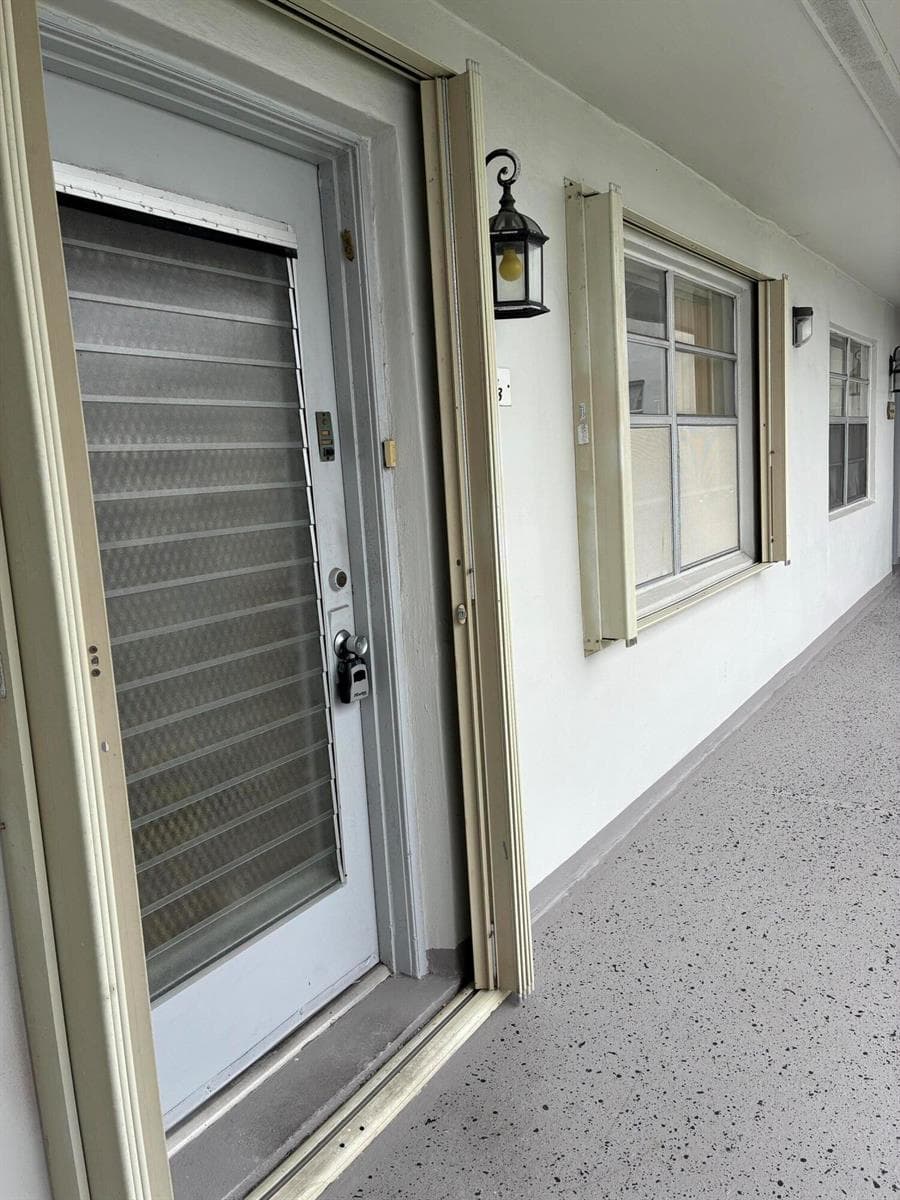 574 Burgundy L # 574, Delray Beach, FL 33484 photo 2
