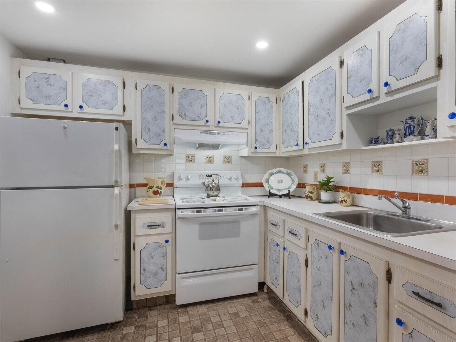 499 Saxony K, Delray Beach, FL 33446 photo 2