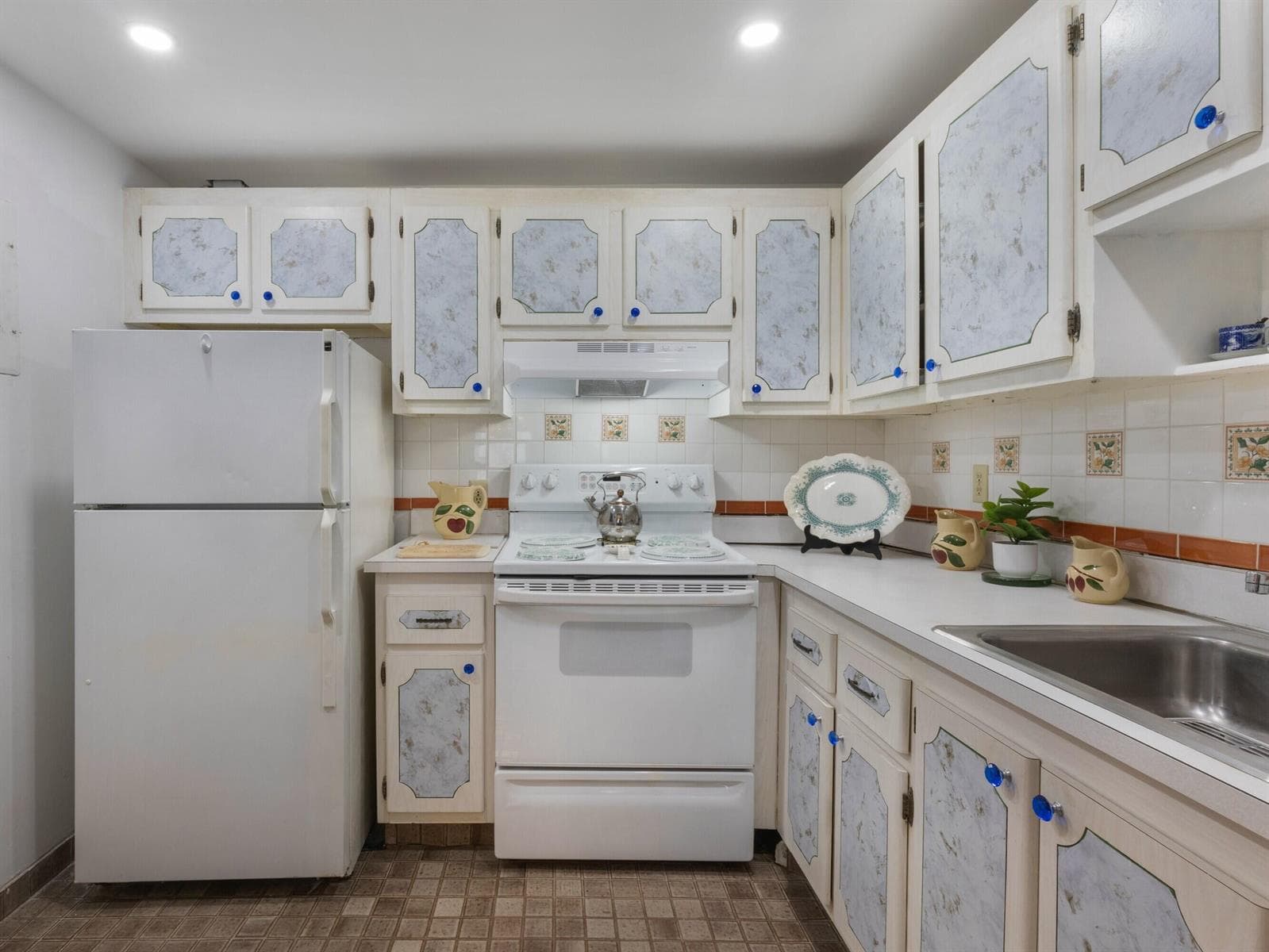 499 Saxony K, Delray Beach, FL 33446 photo 3