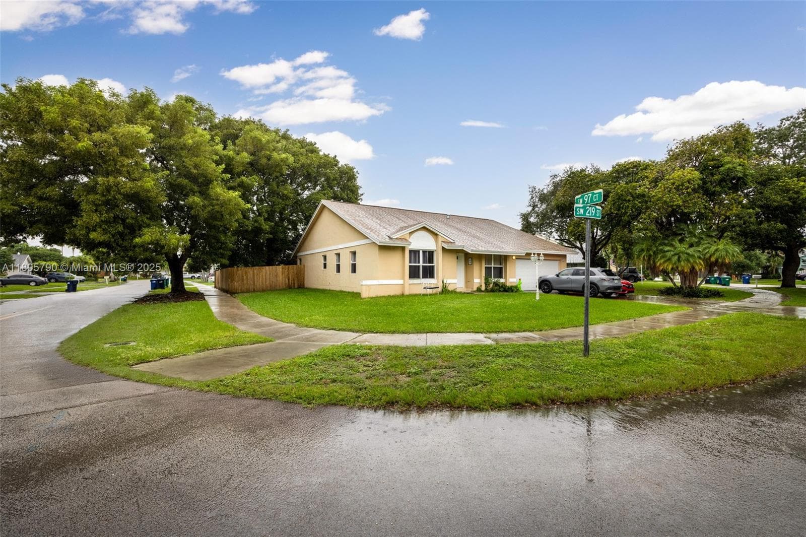 9730 SW 219th St, Cutler Bay, FL 33190
