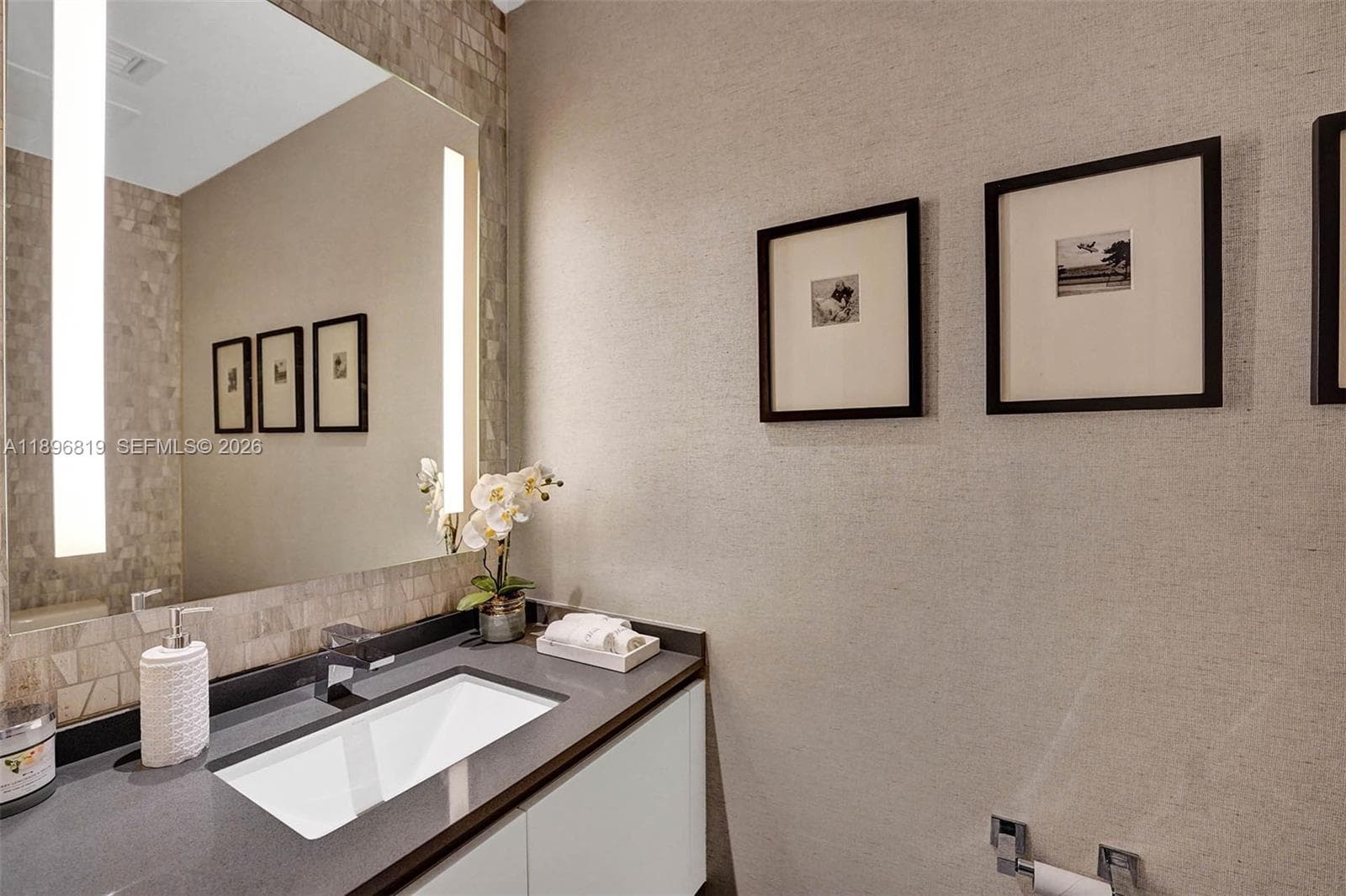 88 SW 7th St # 1408, Miami, FL 33130 photo 5