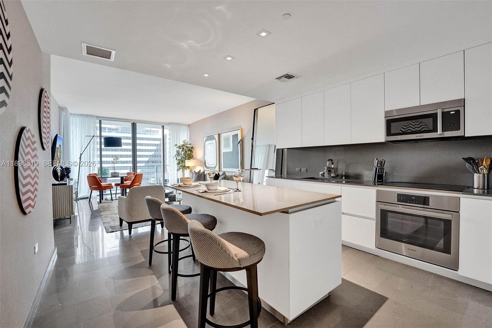 88 SW 7th St # 1408, Miami, FL 33130 photo 4