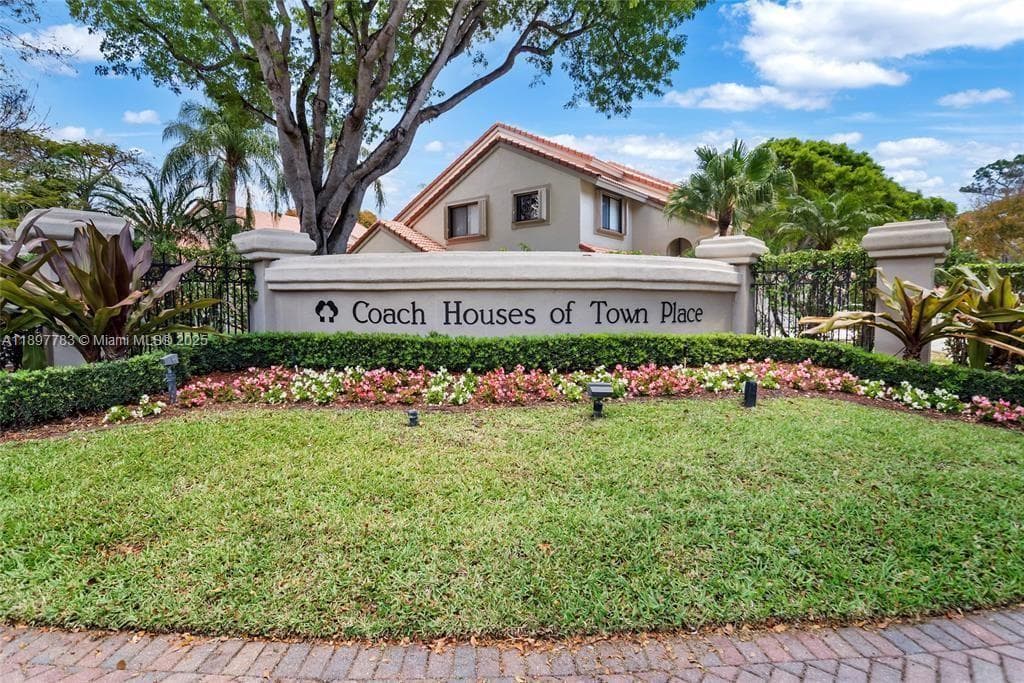5800 Coach House Cir # E, Boca Raton, FL 33486
