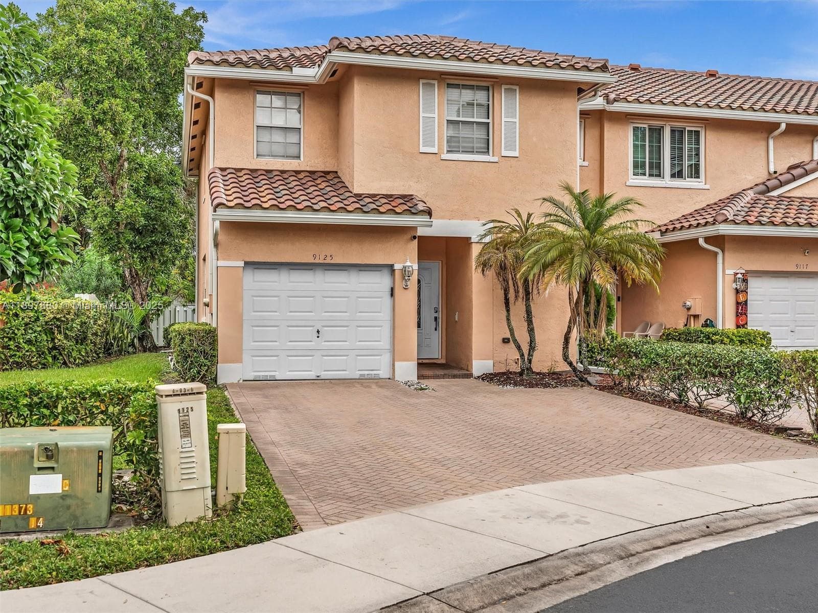 9125 NW 40th St, Sunrise, FL 33351 photo 2
