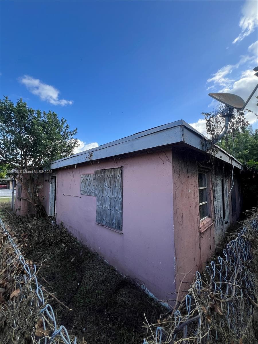 2122 Dewey St, Hollywood, FL 33020 photo 4