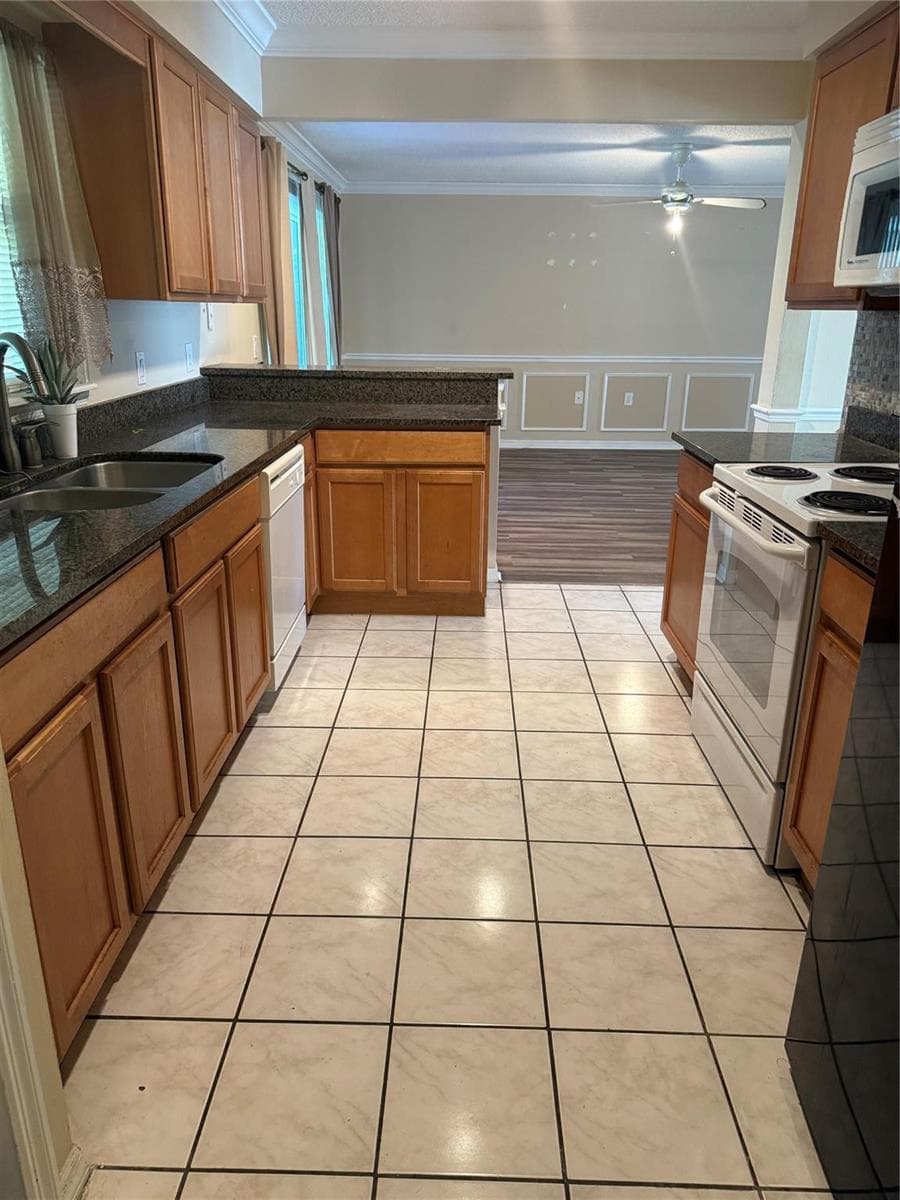7821 Shellbark Drive, Orlando, FL 32818 photo 2
