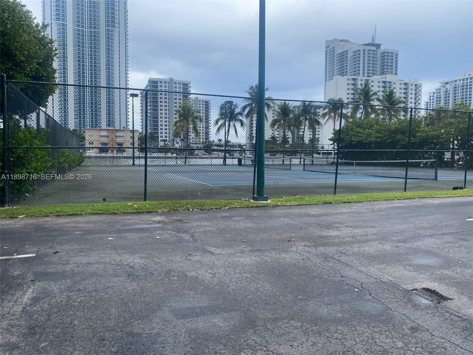1000 Parkview Dr # 427, Hallandale Beach, FL 33009 photo 2