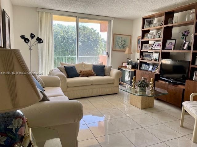 9350 Fontainebleau Blvd # 408, Miami, FL 33172 photo 4