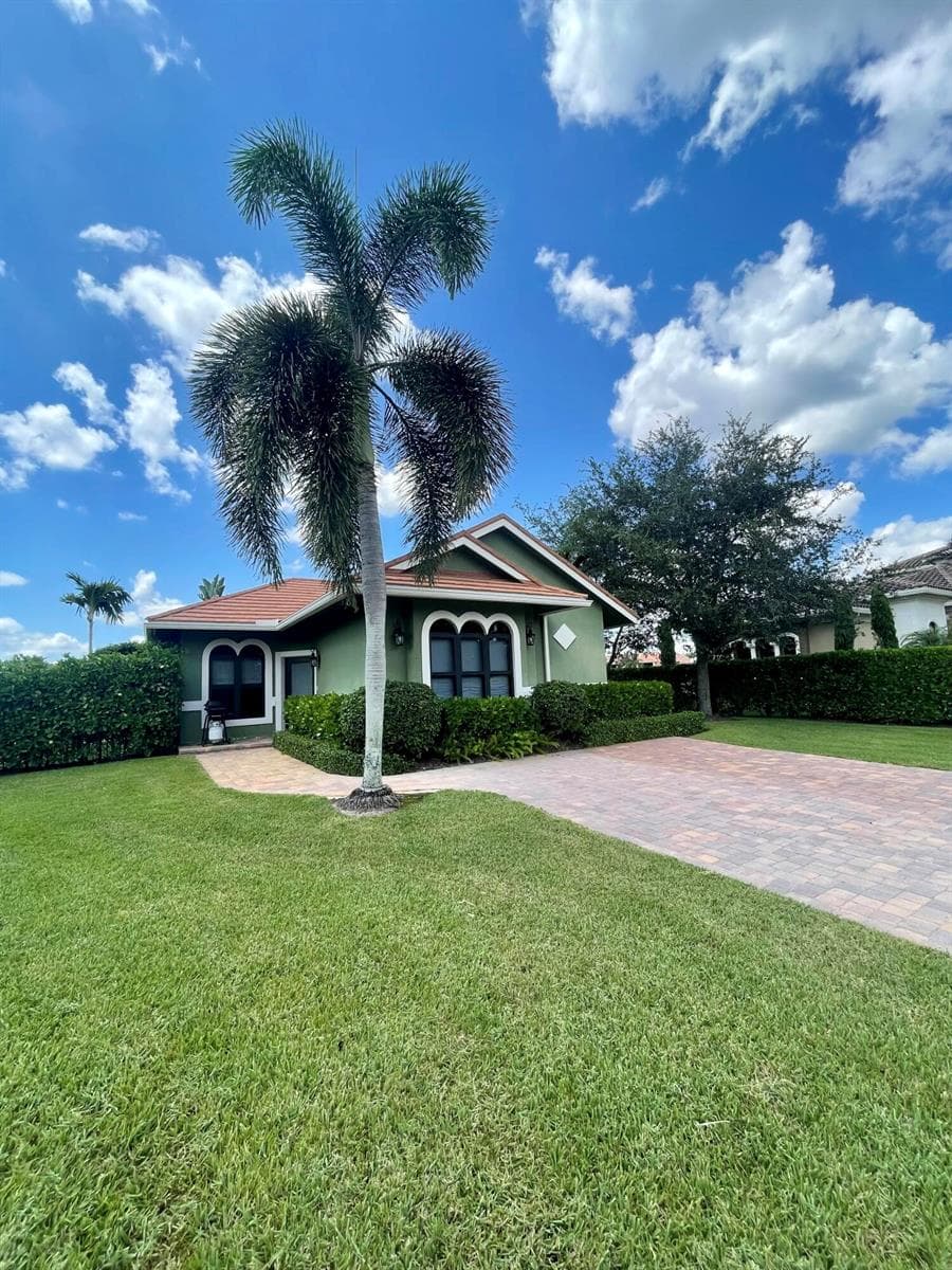 15590 Hawker Lane, Wellington, FL 33414