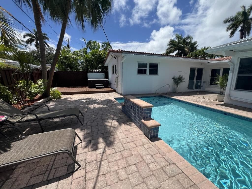 1042 Tyler Street, Hollywood, FL 33019 photo 2