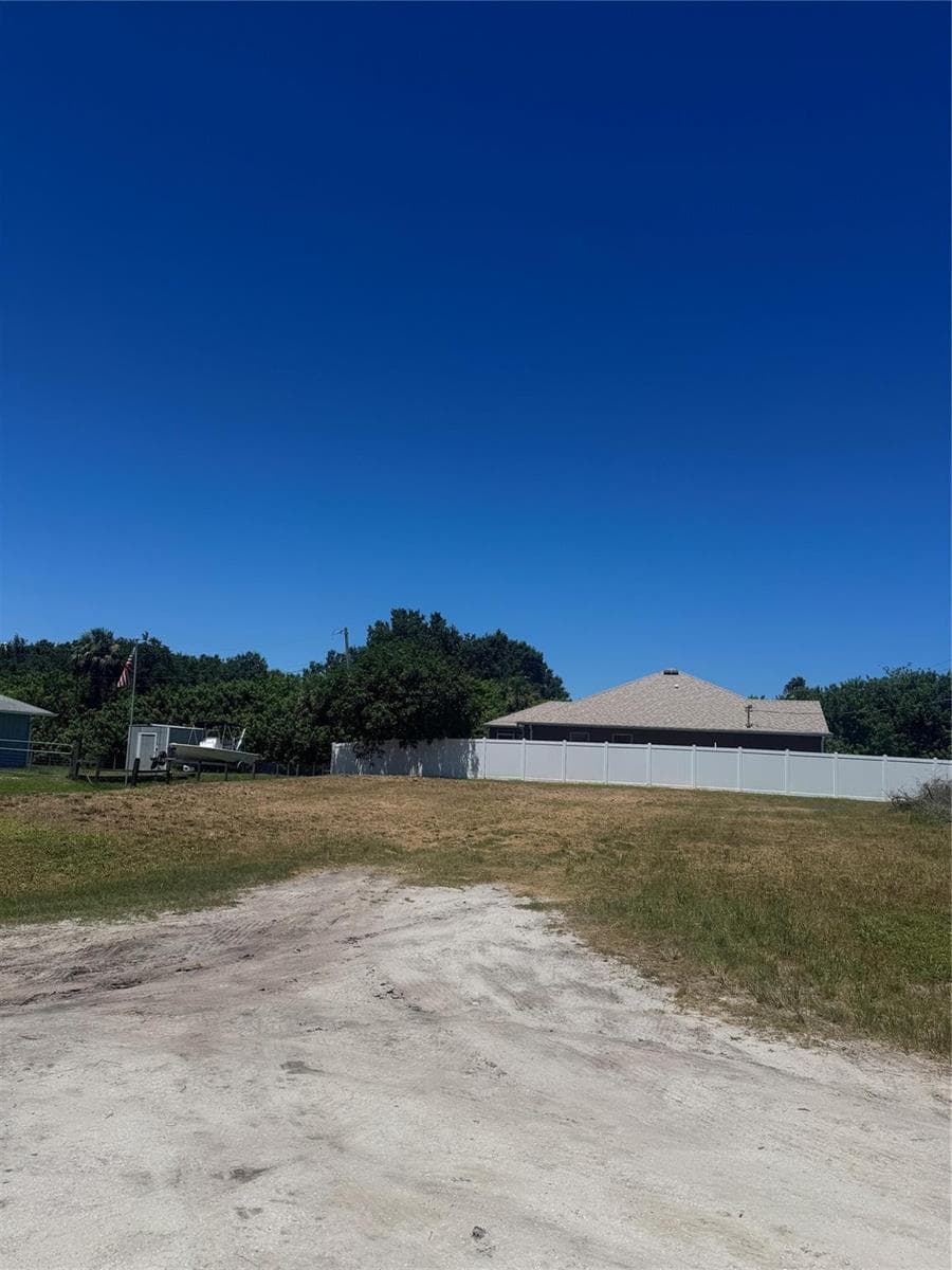 8565 90th Avenue, Vero Beach, FL 32967 photo 3