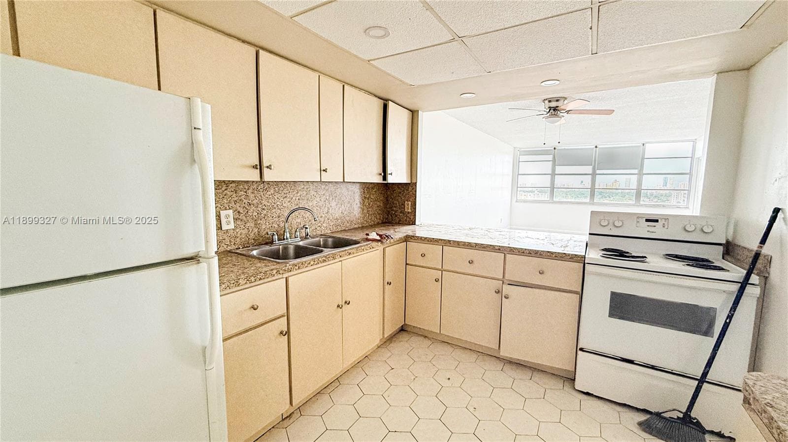 1351 NE Miami Gardens Dr # 1404E, Miami, FL 33179 photo 5
