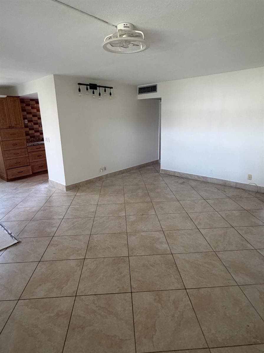 157 Saxony D, Delray Beach, FL 33446 photo 4
