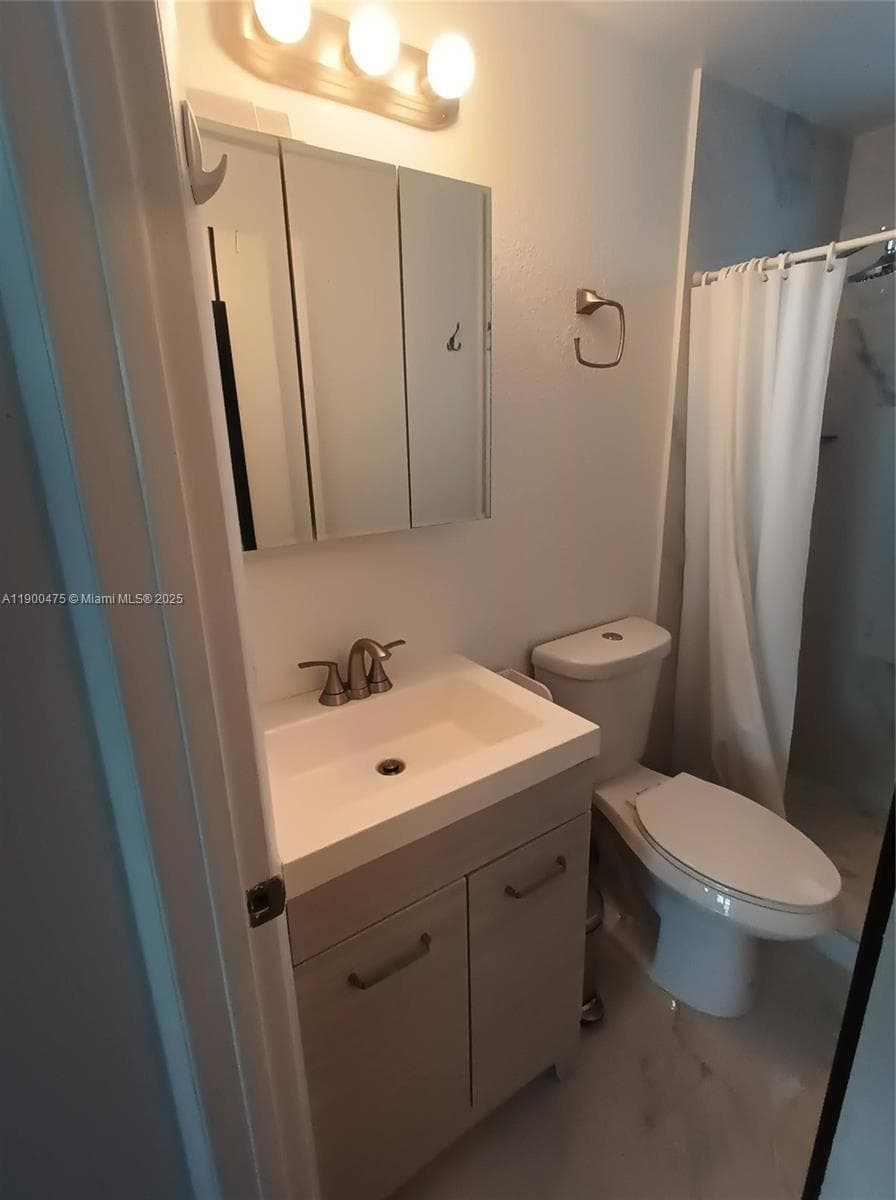 300 74th St # 3, Miami Beach, FL 33141 photo 3