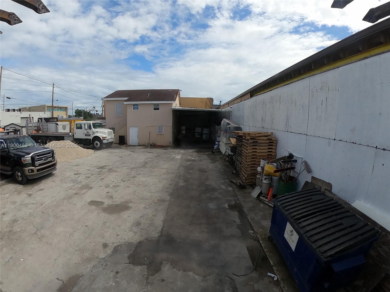 2484 NW 21st Ter, Miami, FL 33142 photo 2
