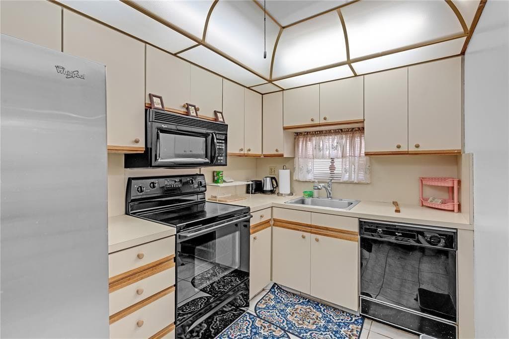 9800 N Hollybrook Lake Drive # 202, Pembroke Pines, FL 33025 photo 5