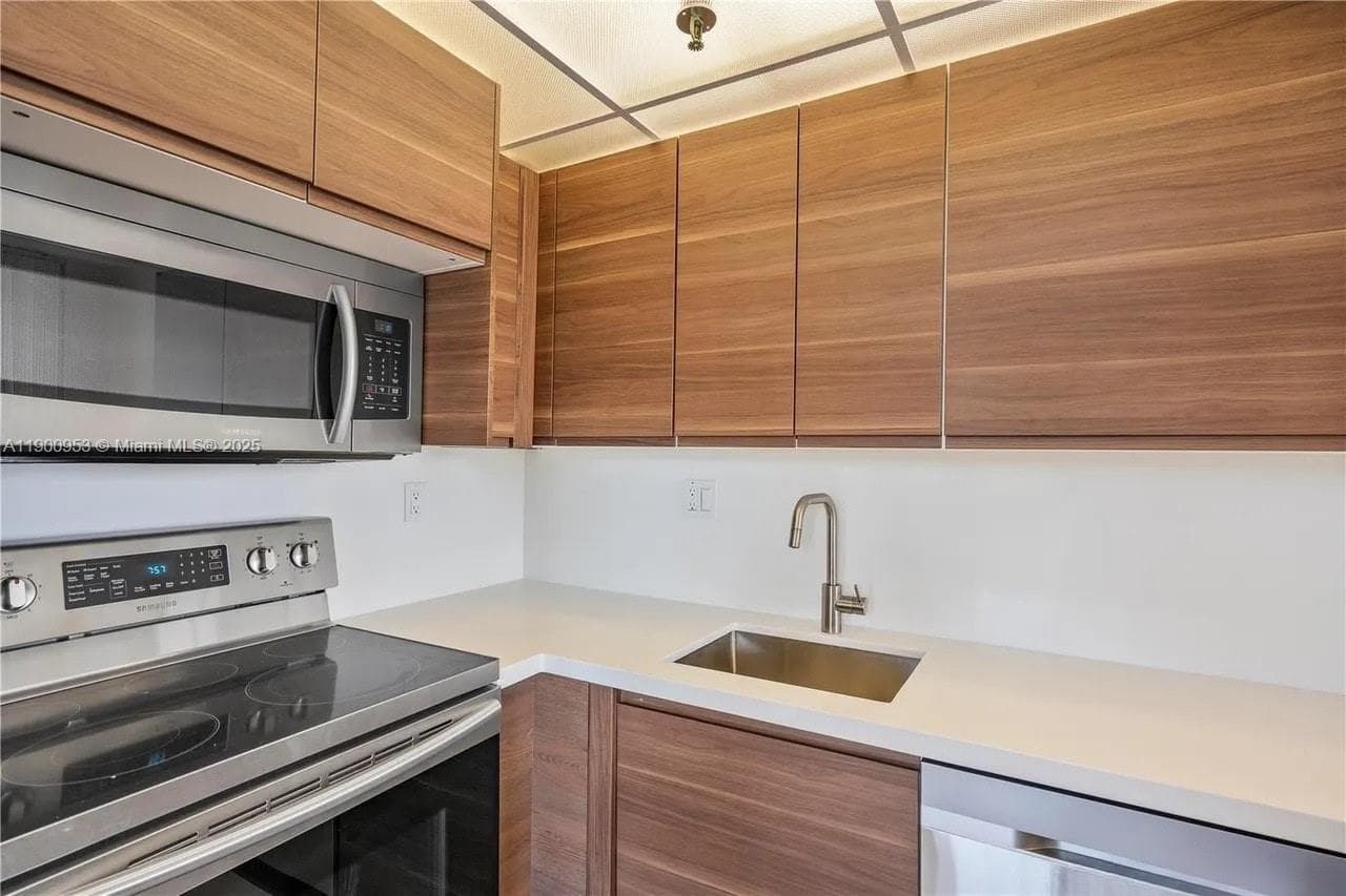 17890 W Dixie Hwy # 606, North Miami Beach, FL 33160 photo 2