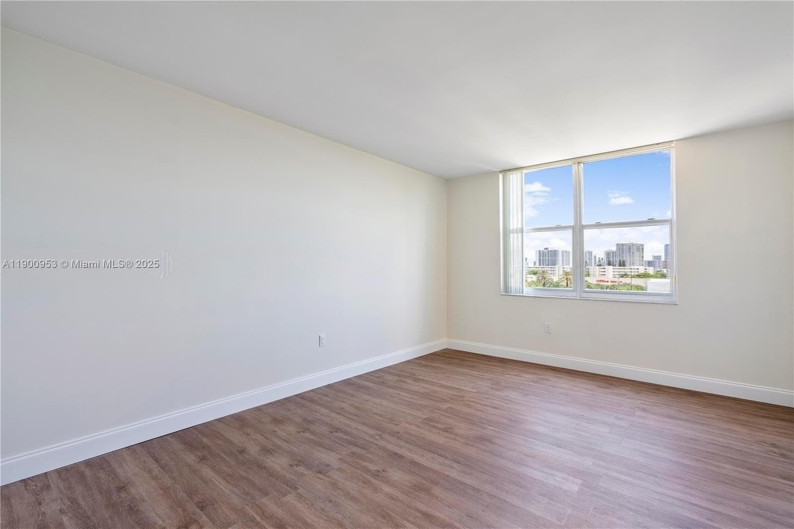 17890 W Dixie Hwy # 606, North Miami Beach, FL 33160 photo 5