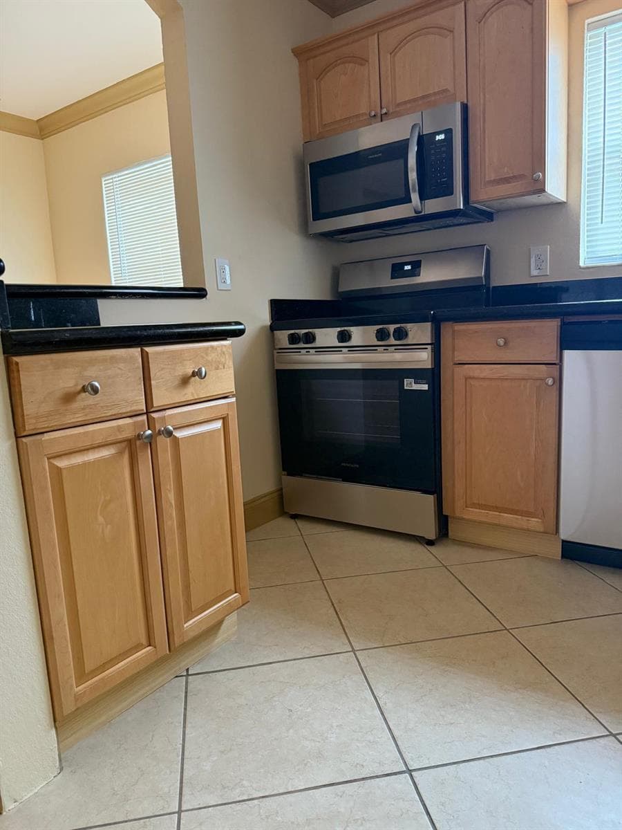 744 NE 14th Avenue # 12, Fort Lauderdale, FL 33304 photo 2