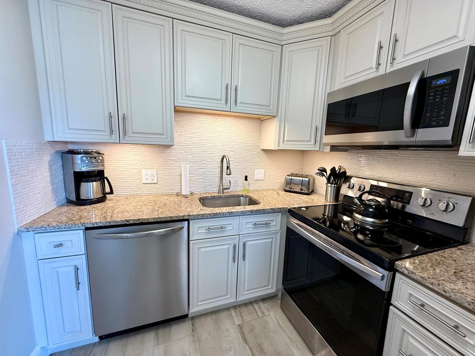 359 Oakridge T, Deerfield Beach, FL 33442 photo 4