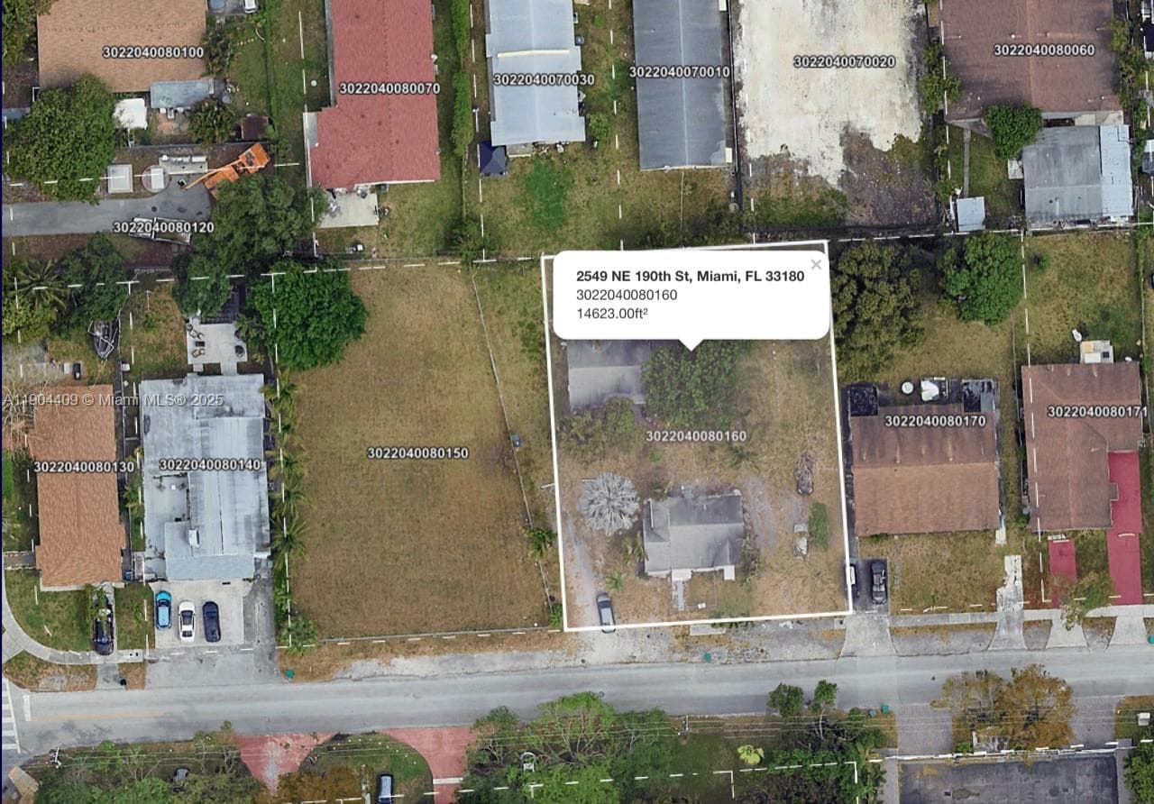 2549 NE 190th St, Miami, FL 33180 photo 3