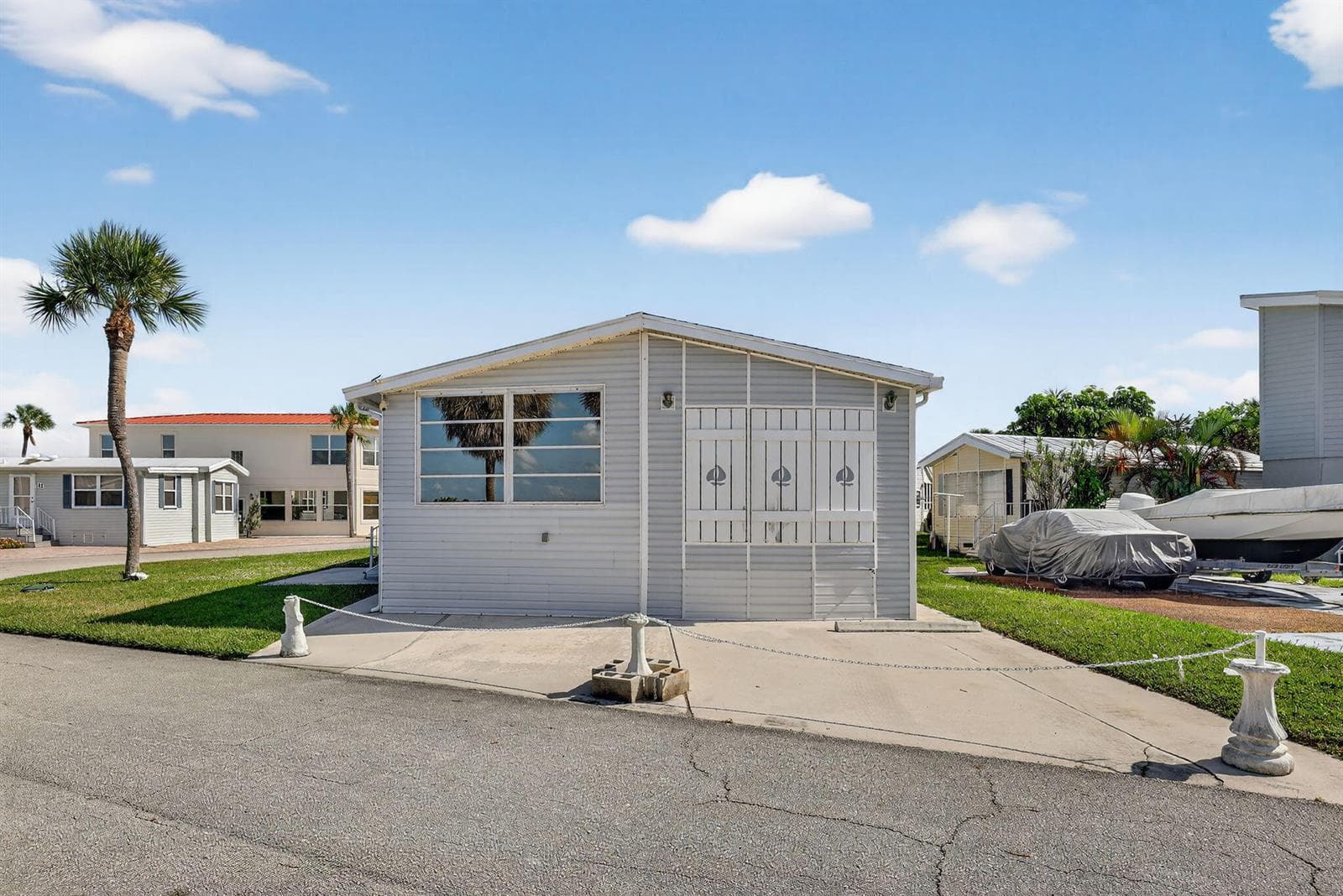 217 Nettles Boulevard, Jensen Beach, FL 34957 photo 2