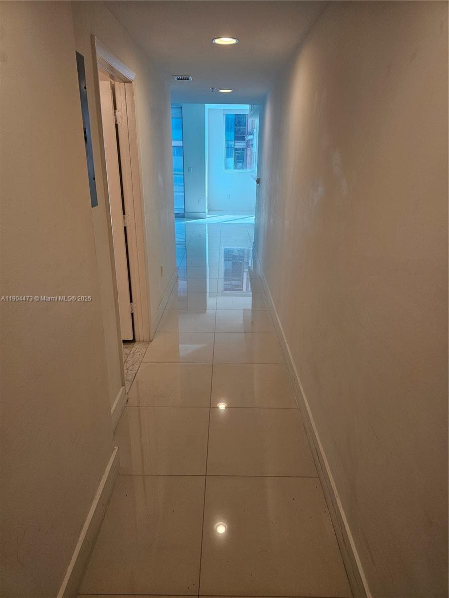 244 Biscayne Blvd # 908, Miami, FL 33132 photo 4