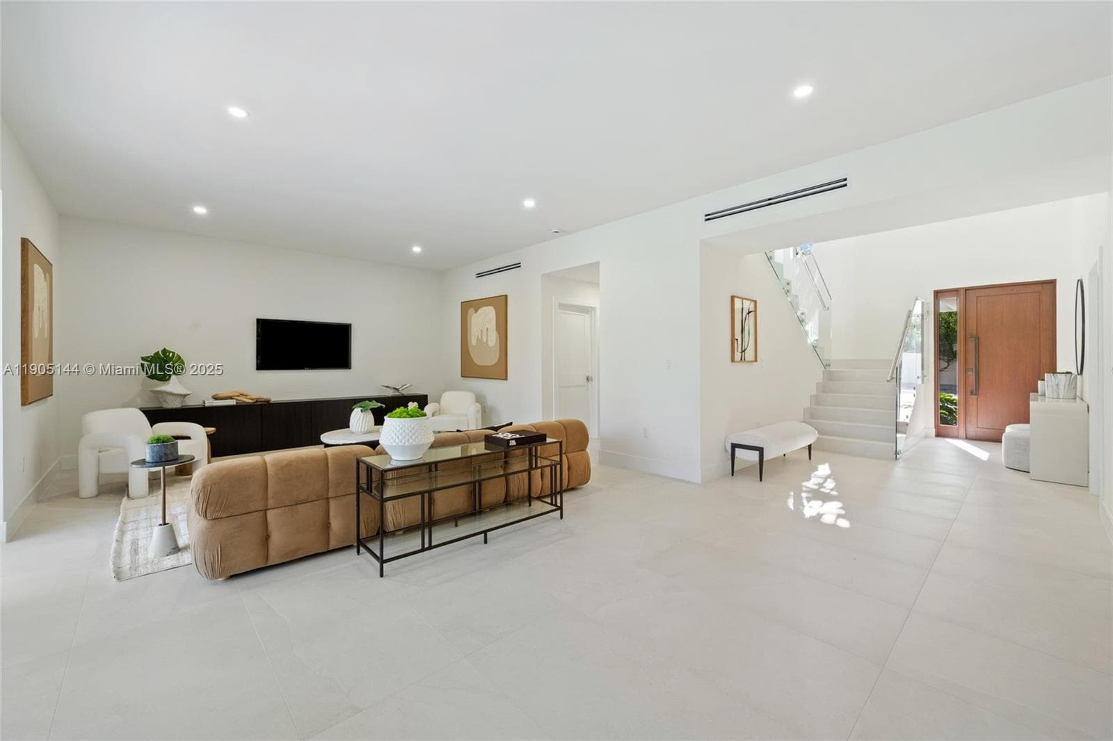 2127 SW 11th Ter, Miami, FL 33135 photo 4