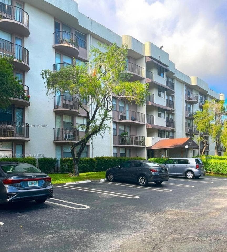 2701 Riverside Dr # 203-B, Coral Springs, FL 33065