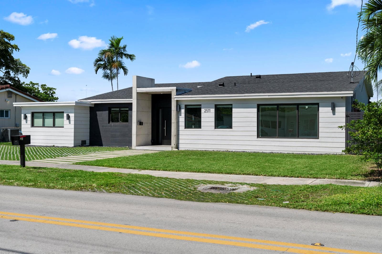 2511 NE 209th Terrace, Miami, FL 33180 photo 4
