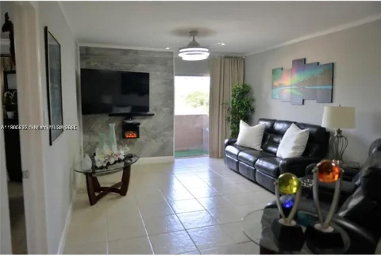 10900 SW 104th St # 314, Miami, FL 33176 photo 3