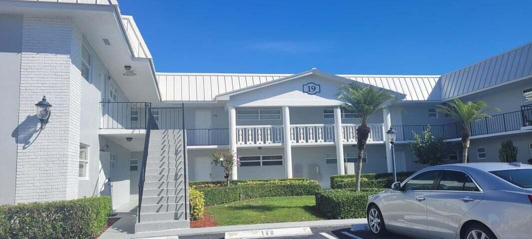19 Colonial Club Drive # 200, Boynton Beach, FL 33435 photo 2