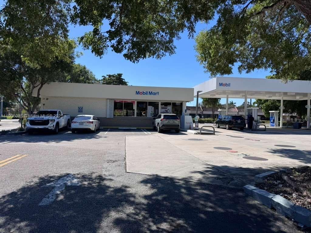 8400 W Oakland Park Blvd, Sunrise, FL 33351 photo 3